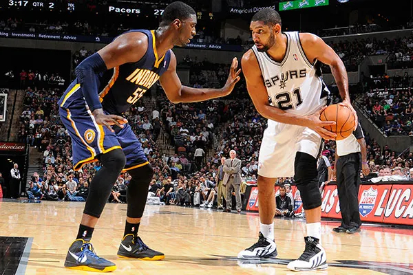 湖人斯马特谈伤势：就是背部痉挛，属于多年积劳造成的损耗